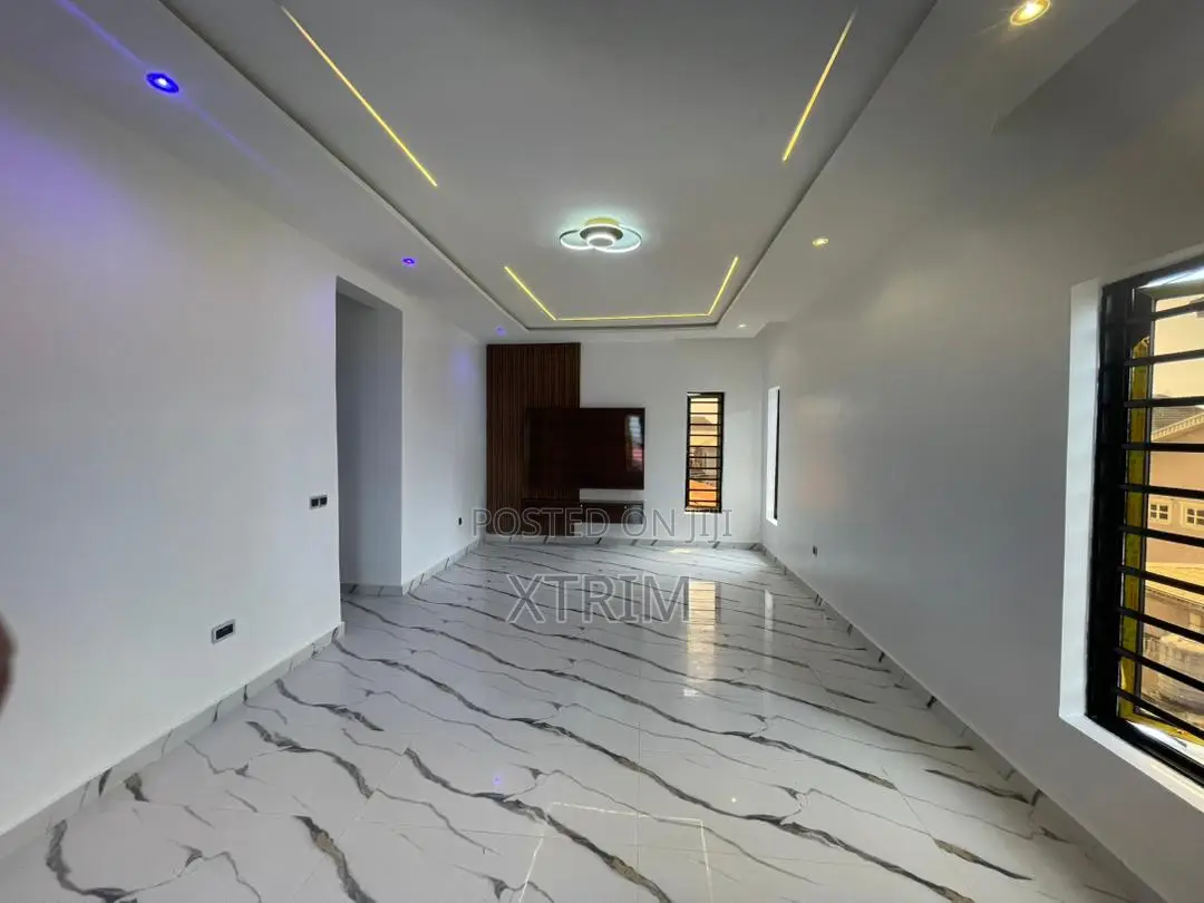 5bdrm Duplex in Magodo Isheri Phase for sale in GRA Phase 1