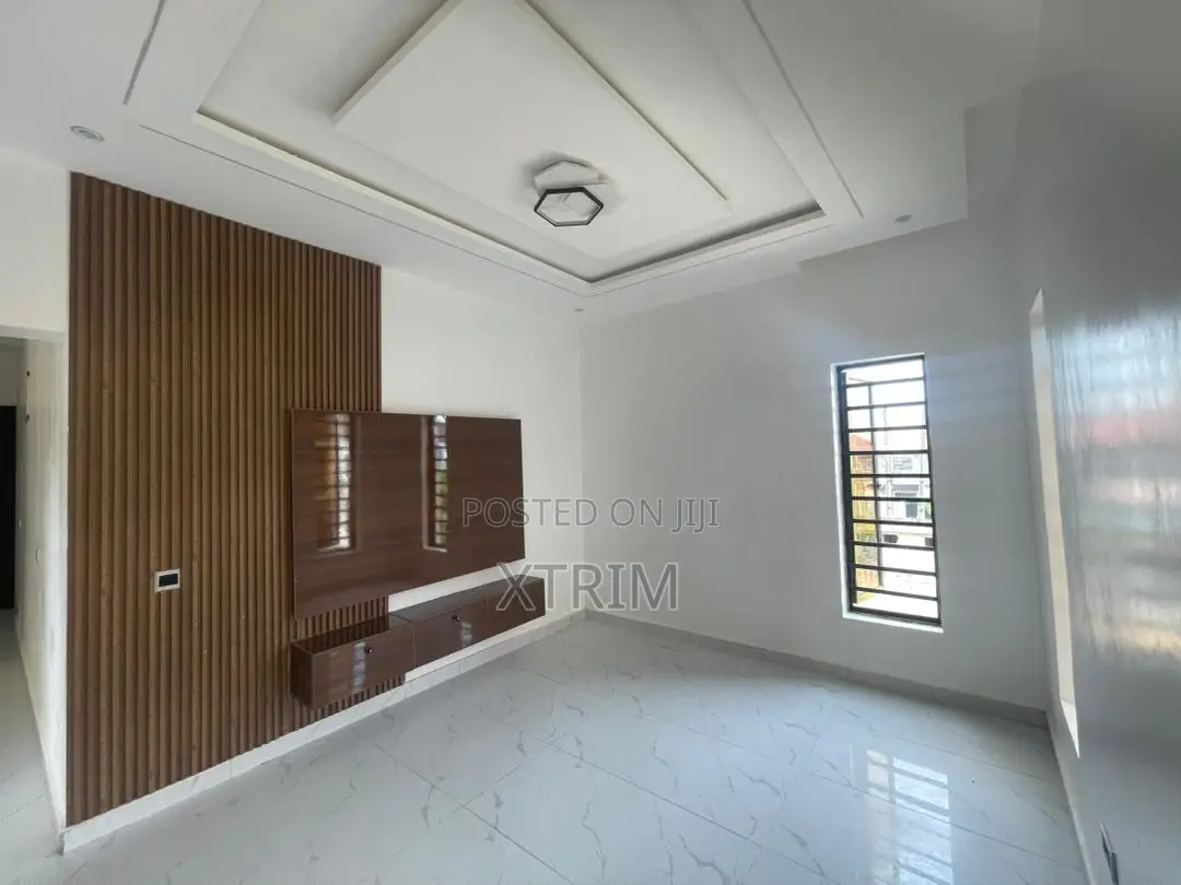 5bdrm Duplex in Magodo Isheri Phase for sale in GRA Phase 1
