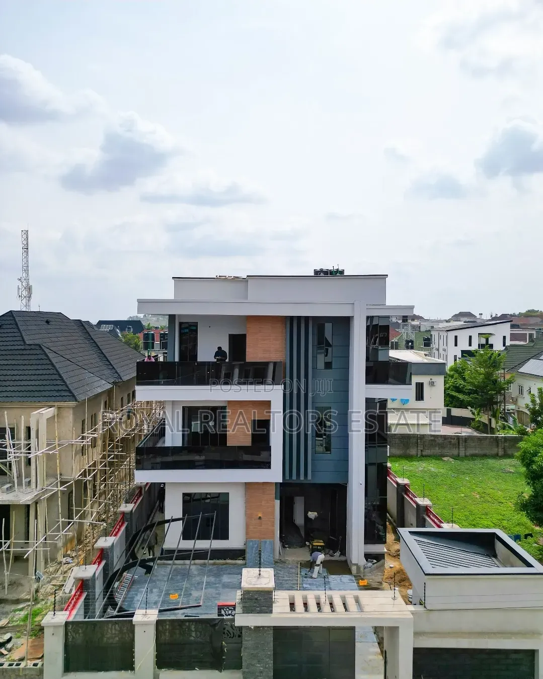 6bdrm Duplex in Apo Resettlement for sale in Apo Resettlement
