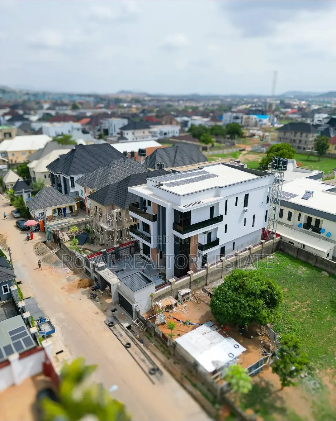 6bdrm Duplex in Apo Resettlement for sale in Apo Resettlement