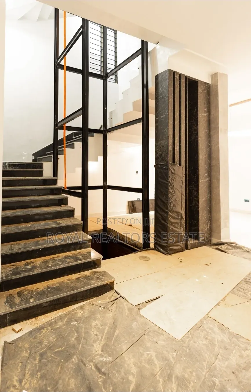 6bdrm Duplex in Apo Resettlement for sale in Apo Resettlement