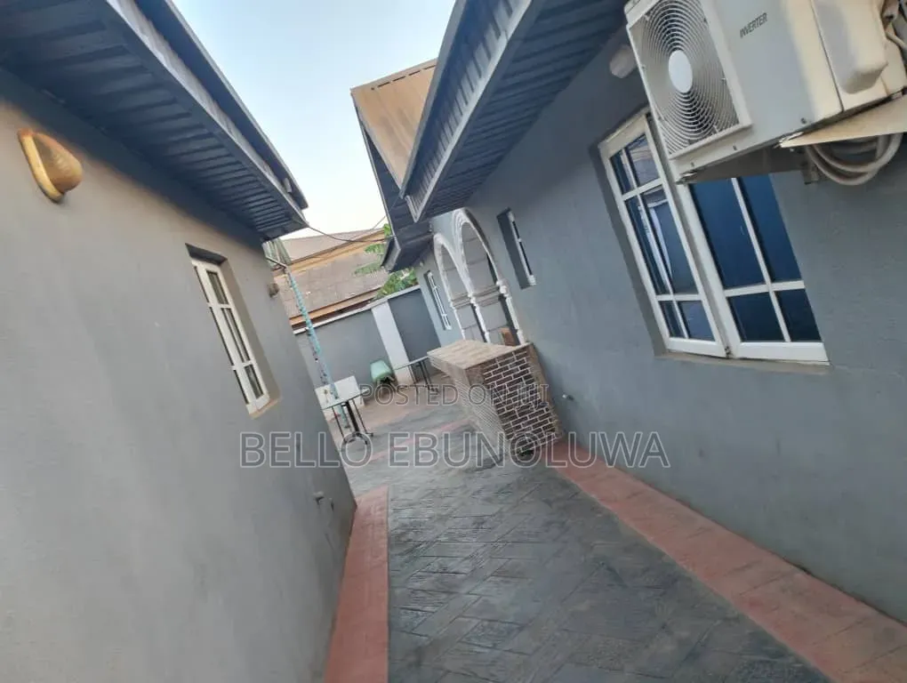 Furnished 3bdrm Apartment in Revolution Apartment, Shimawa for rent in Shimawa