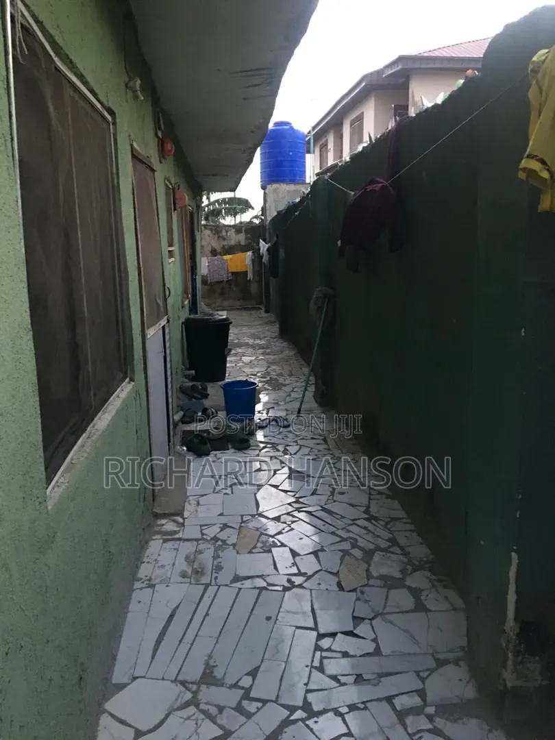 1bdrm Block of Flats in In Awoyaya for sale in Awoyaya