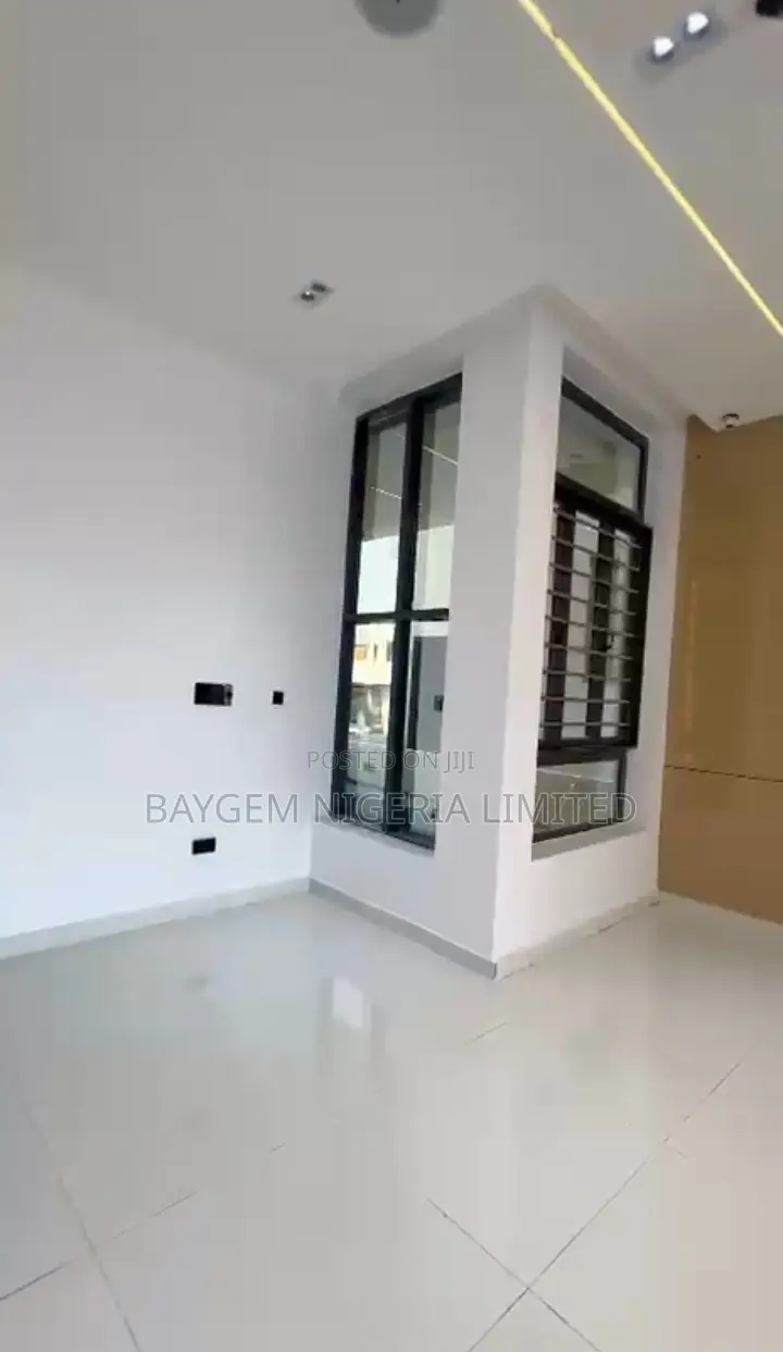 5bdrm Townhouse/Terrace in Chevron for sale in Chevron