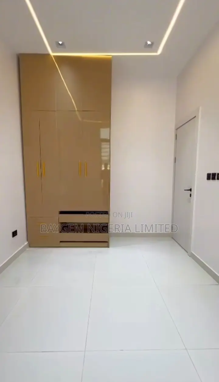 5bdrm Townhouse/Terrace in Chevron for sale in Chevron