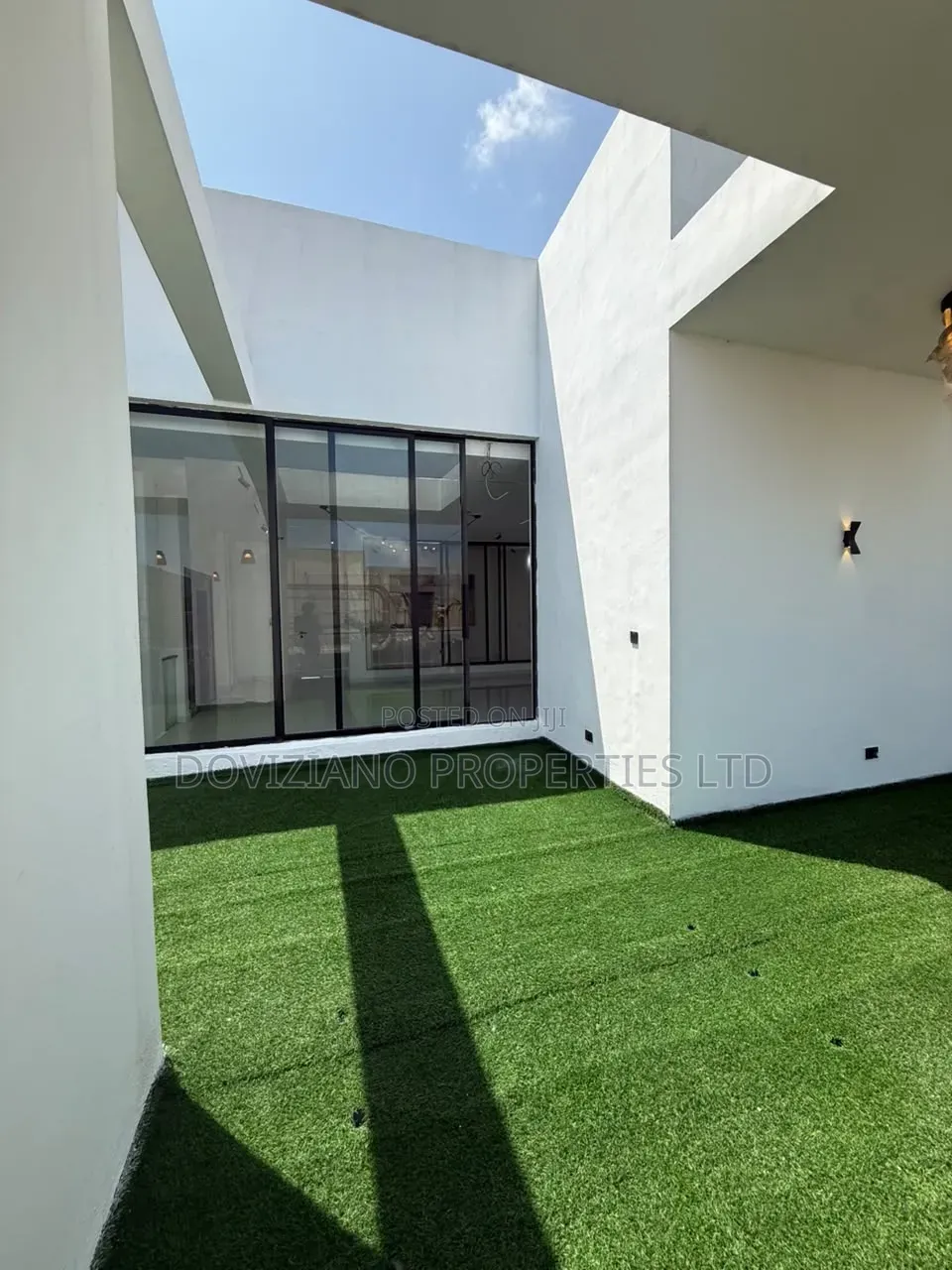 5bdrm Duplex in Osapa london for sale in Osapa london