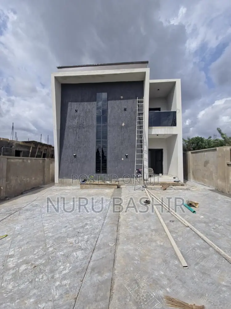 4bdrm Duplex in Alalubosa Gra for sale in Alalubosa