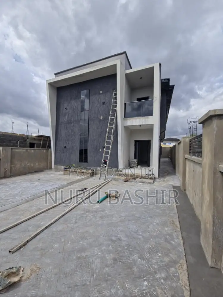 4bdrm Duplex in Alalubosa Gra for sale in Alalubosa