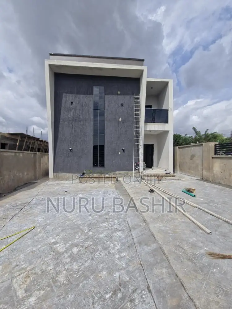 4bdrm Duplex in Alalubosa Gra for sale in Alalubosa