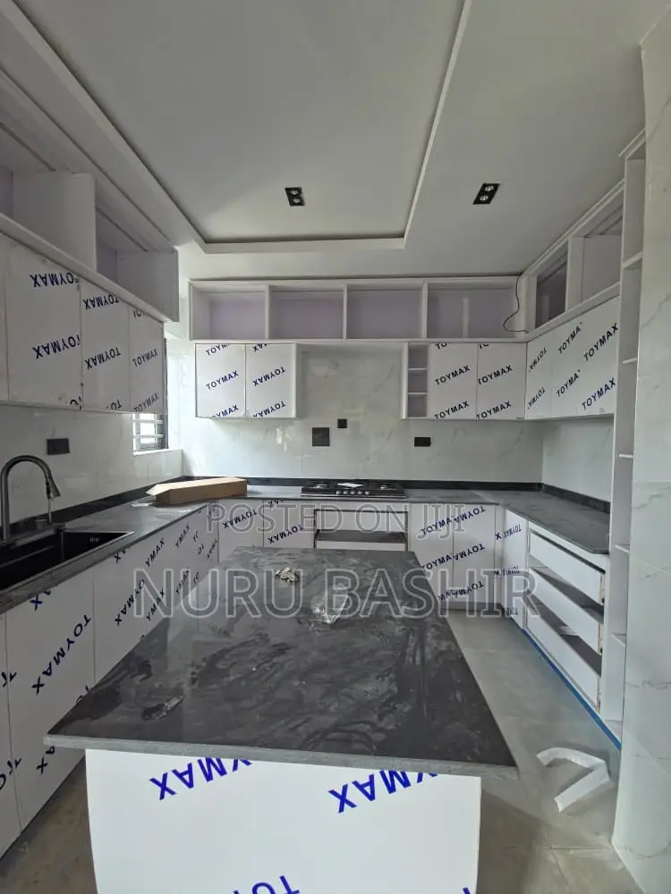 4bdrm Duplex in Alalubosa Gra for sale in Alalubosa