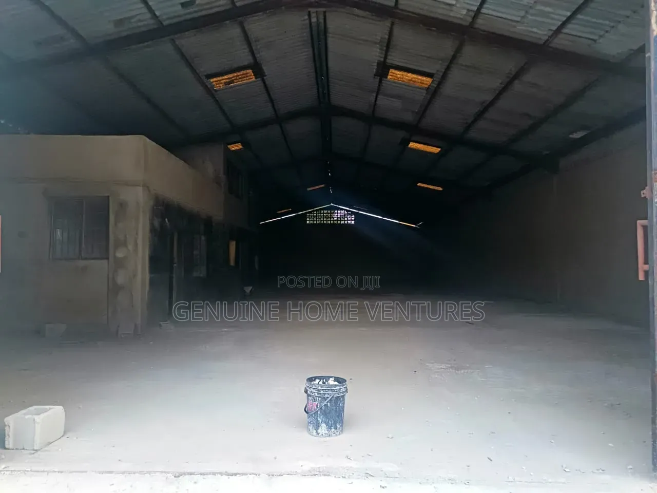 5 Bay Warehouse to Let in Ketu Mile 12 Lagos in Ketu-Alapere