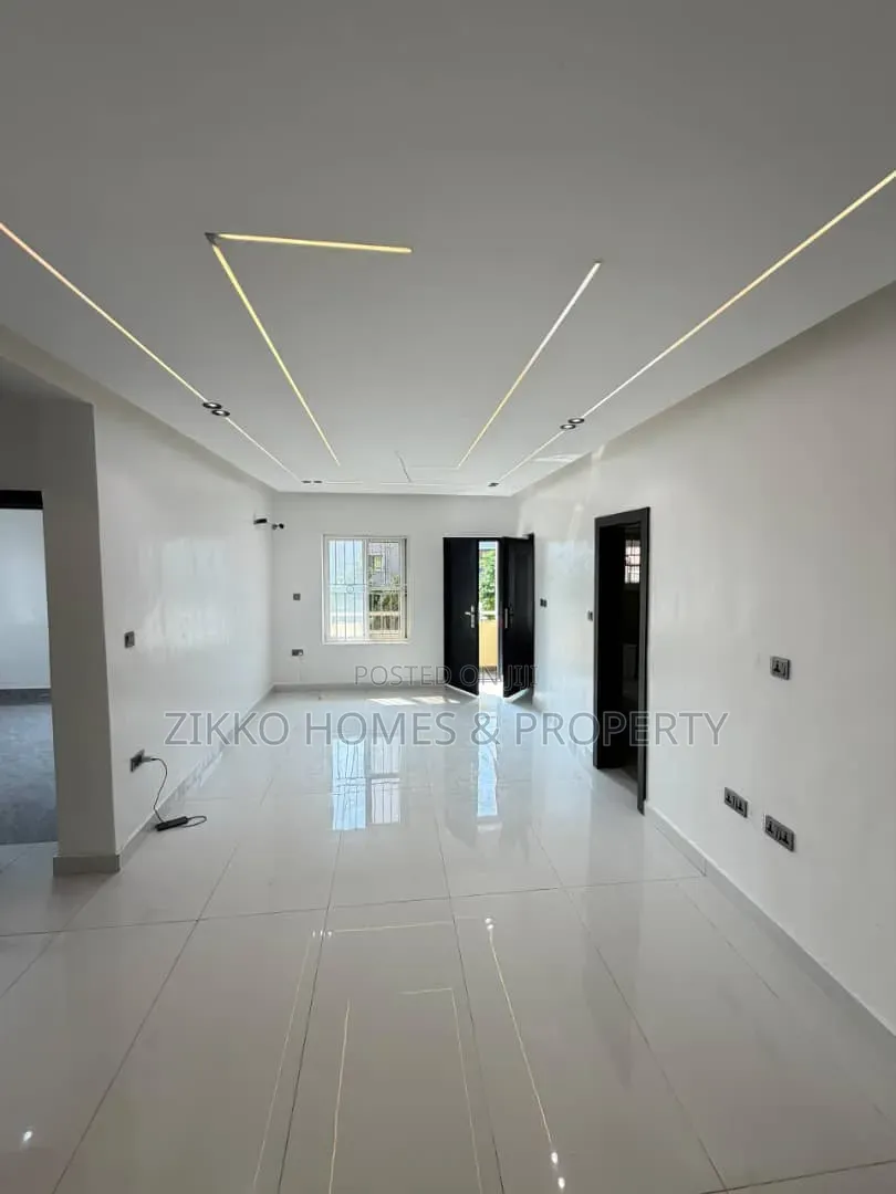 3bdrm Apartment in Alpha Beach Road, Chevron for sale in Chevron