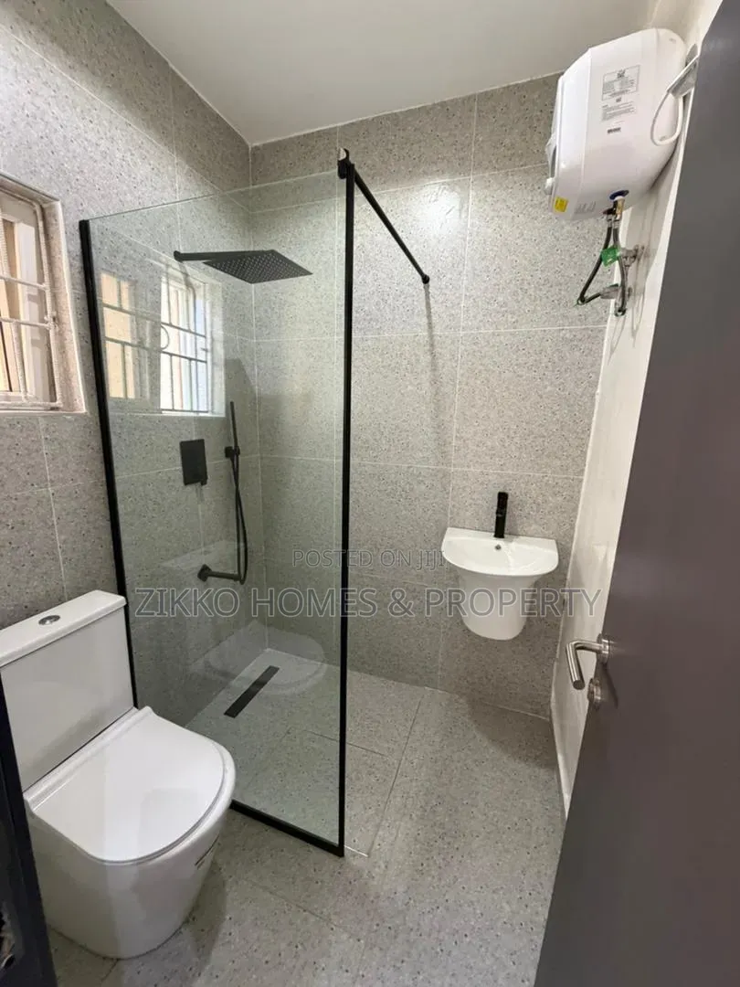 3bdrm Apartment in Alpha Beach Road, Chevron for sale in Chevron