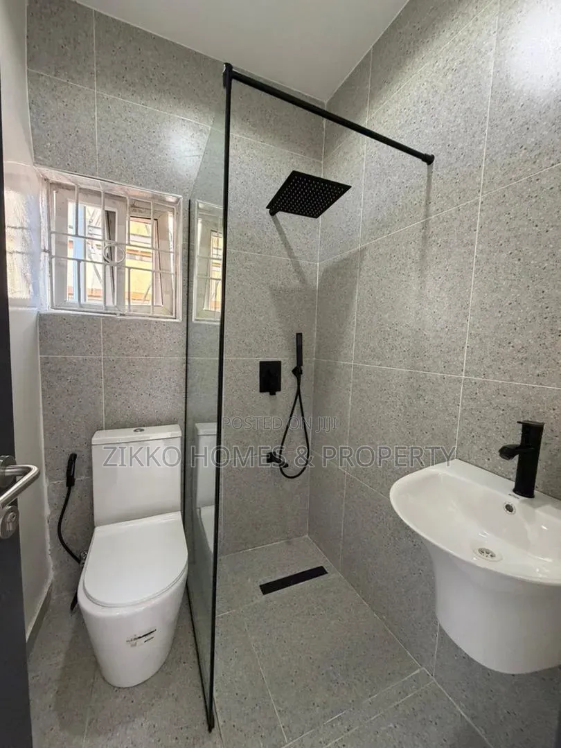 3bdrm Apartment in Alpha Beach Road, Chevron for sale in Chevron