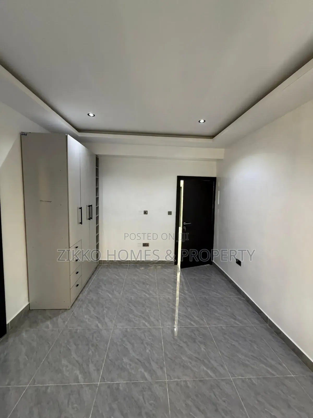 3bdrm Apartment in Alpha Beach Road, Chevron for sale in Chevron