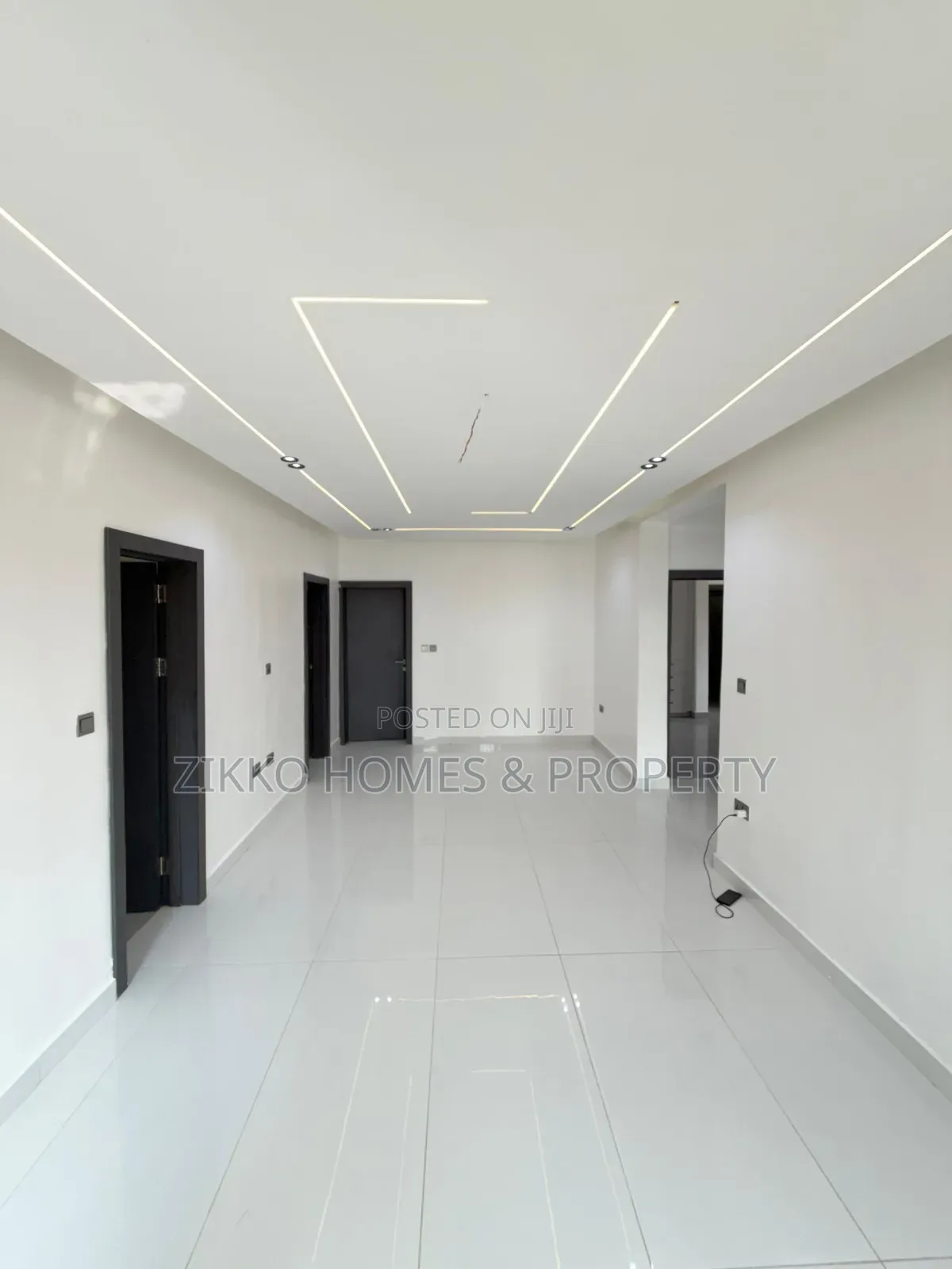 3bdrm Apartment in Alpha Beach Road, Chevron for sale in Chevron