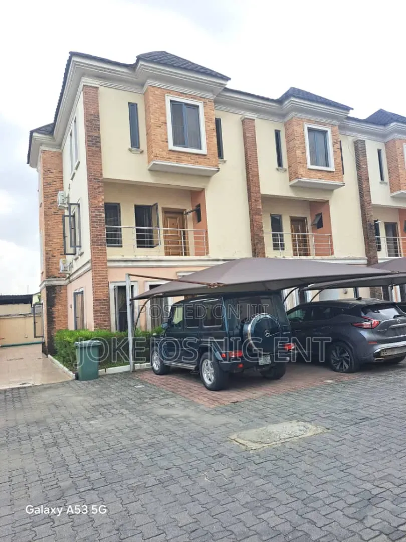 4bdrm Townhouse/Terrace in Abiola Court  for sale in Chevron