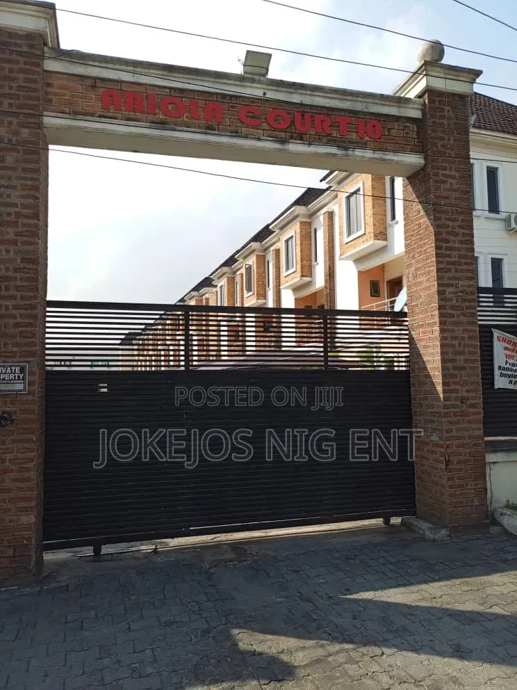 4bdrm Townhouse/Terrace in Abiola Court  for sale in Chevron