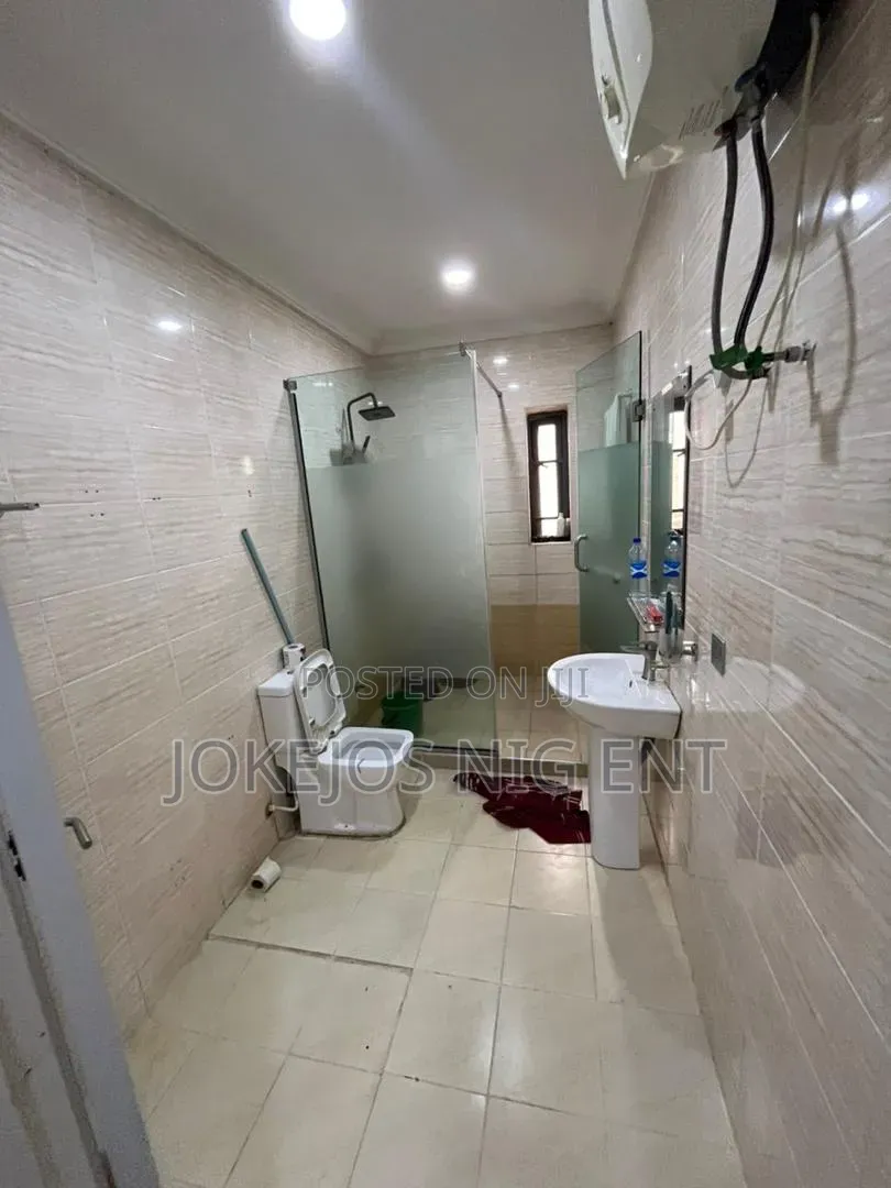 4bdrm Townhouse/Terrace in Abiola Court  for sale in Chevron