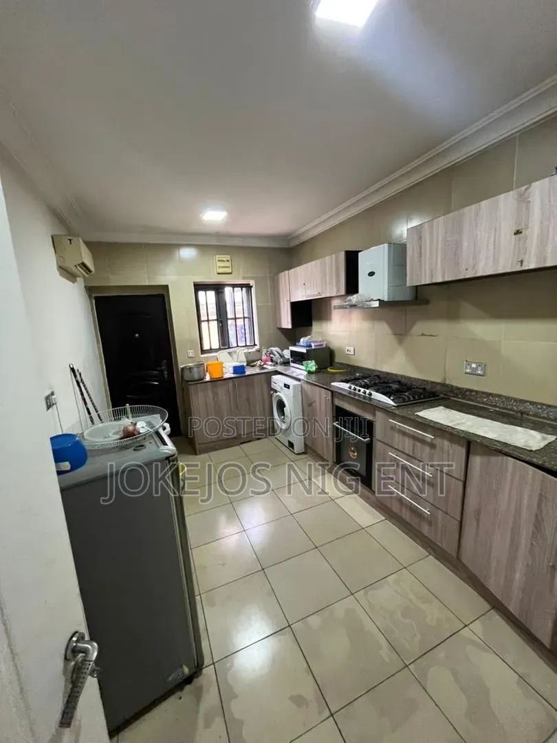 4bdrm Townhouse/Terrace in Abiola Court  for sale in Chevron