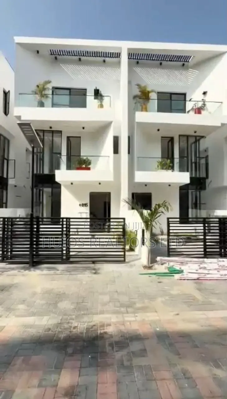4bdrm Duplex in Royalpine Estate, Ikota for sale in Ikota