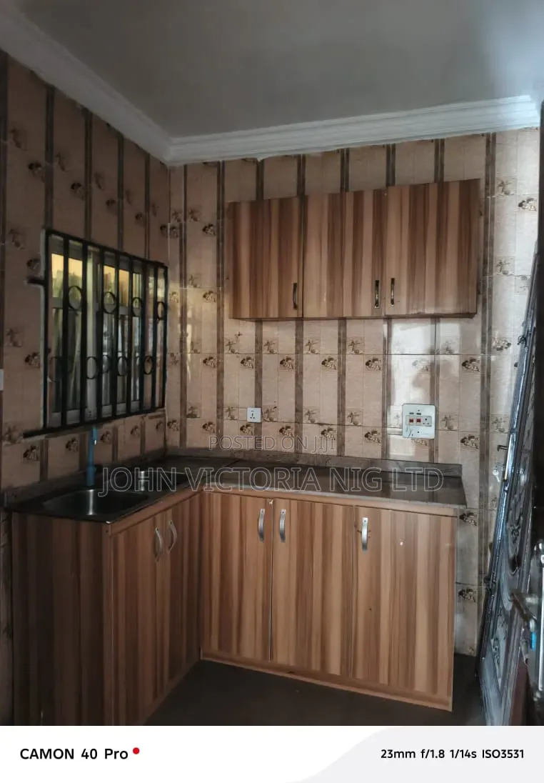 8bdrm Block of Flats in Off Governors Road, Iseri Olofin for sale in Iseri Olofin