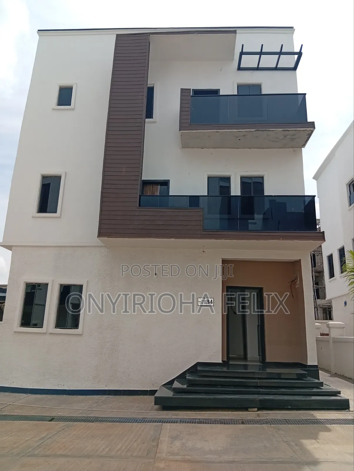 5bdrm Duplex in Jahi Gilmore for sale in Jahi