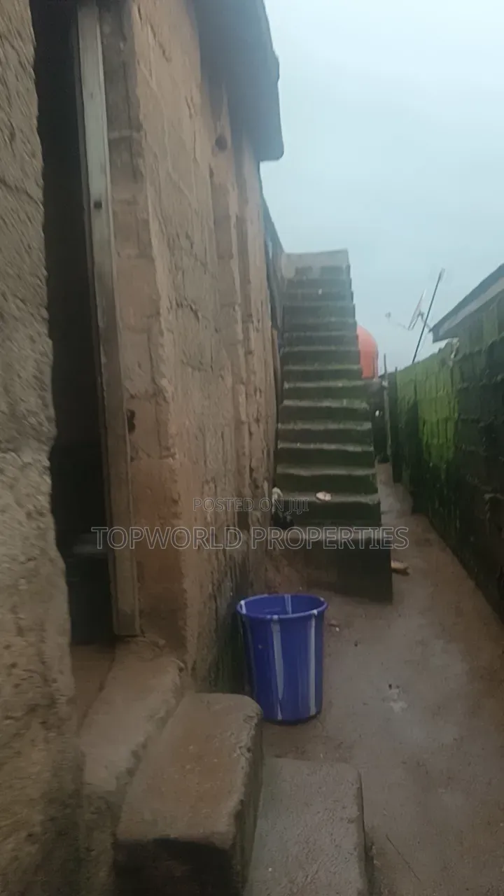 3bdrm Block of Flats in Giwa Oke Aro Ogun, Iju-Ishaga for sale in Iju-Ishaga