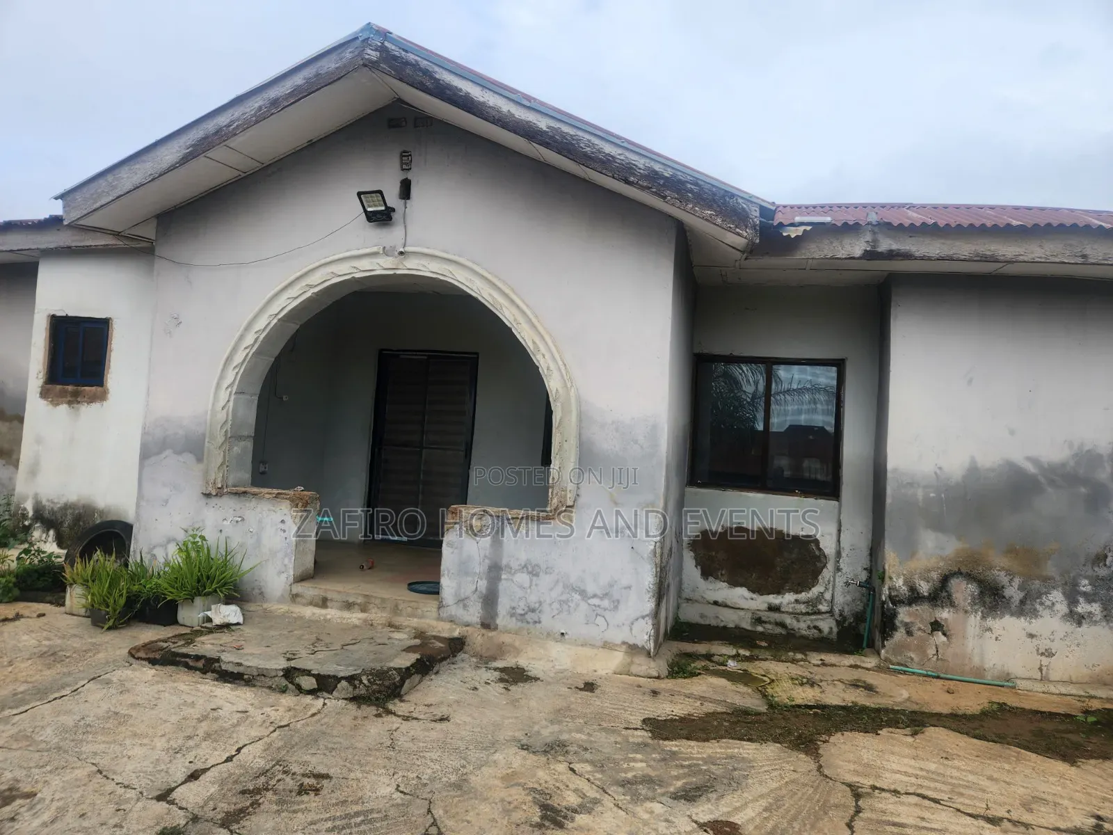 5bdrm Bungalow in Odo Oba Area Near for sale in Moniya
