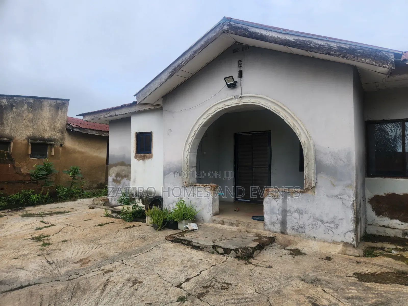 5bdrm Bungalow in Odo Oba Area Near for sale in Moniya
