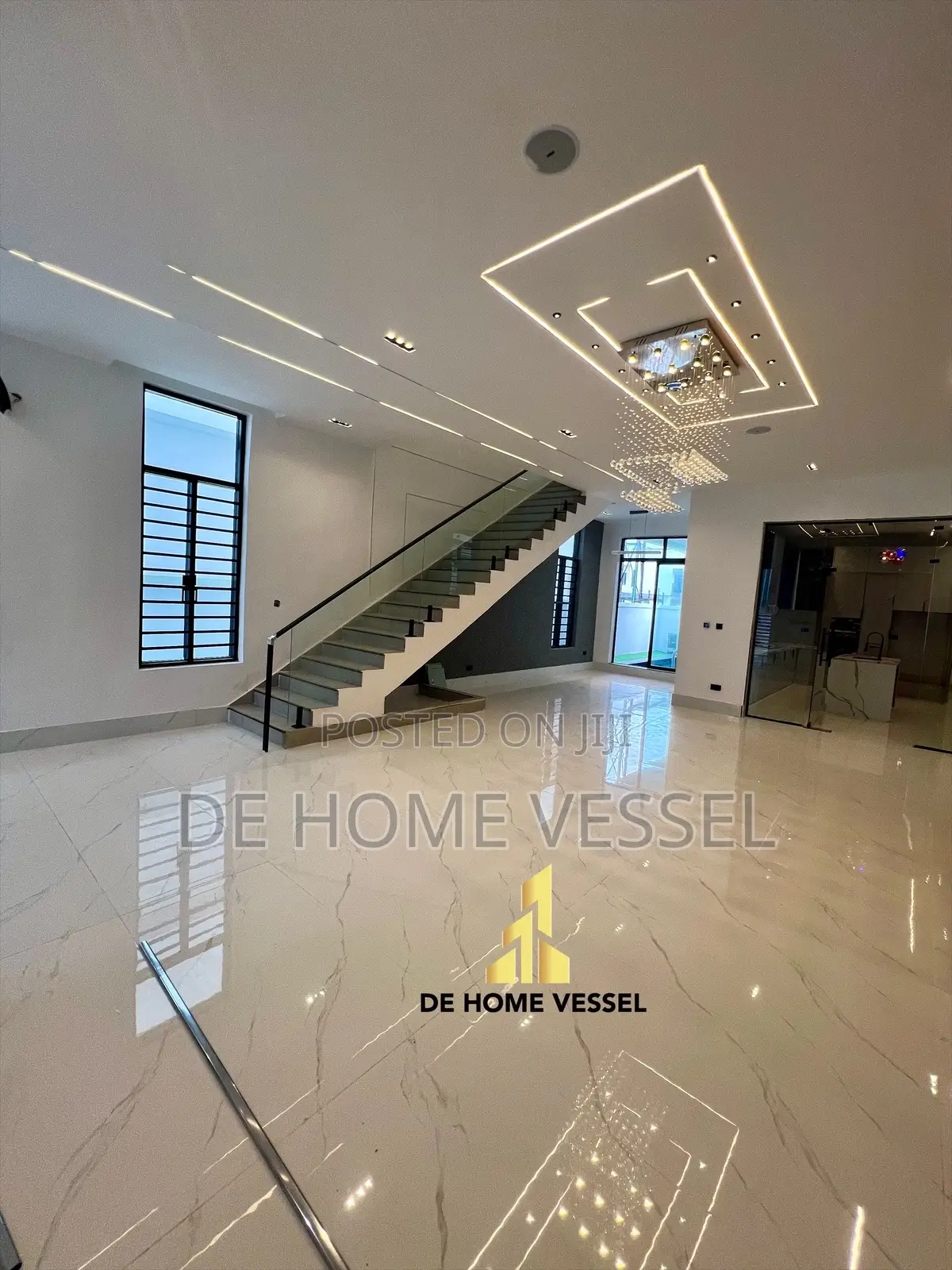 5bdrm Duplex in Chevron for sale in Chevron