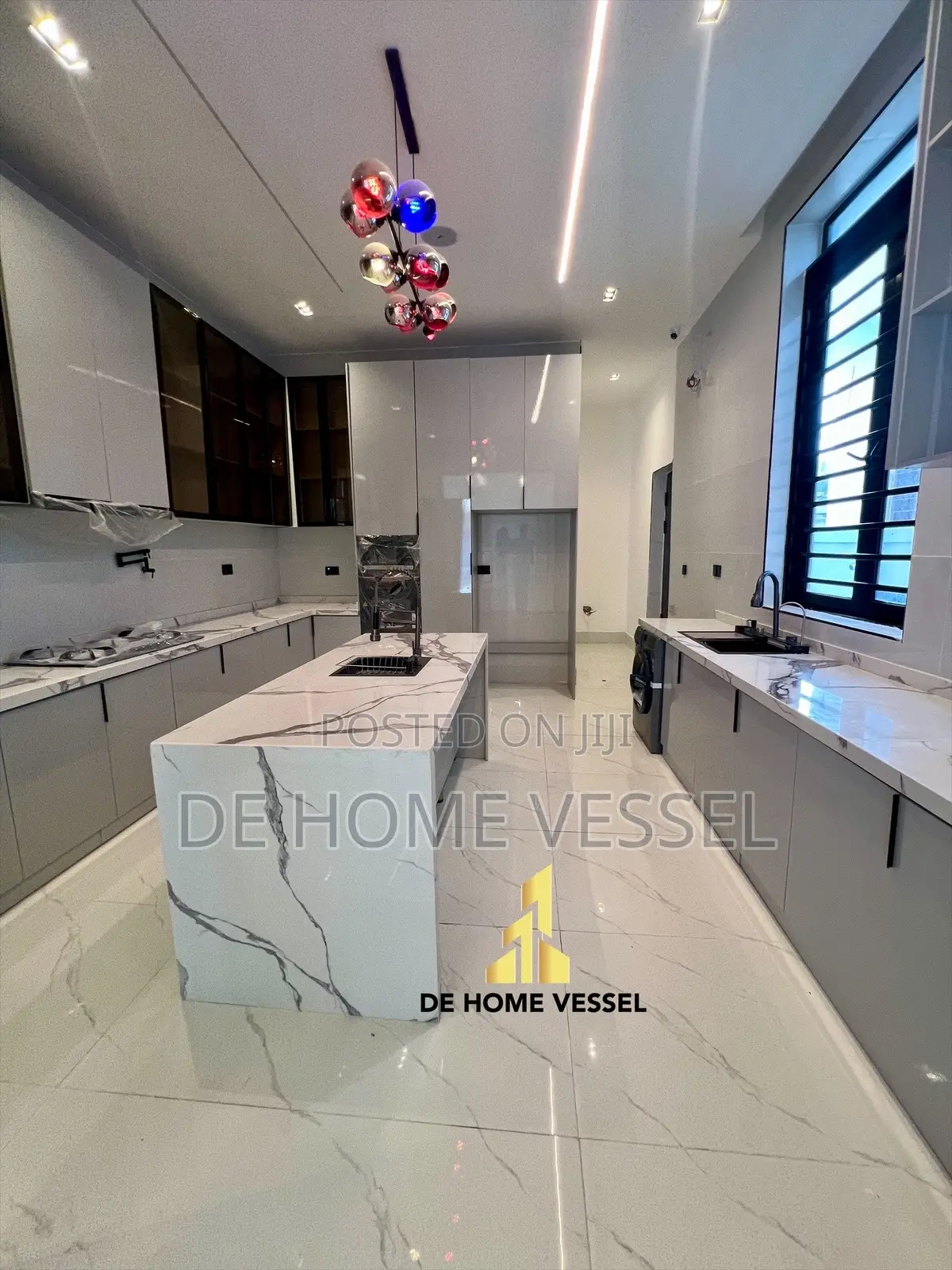5bdrm Duplex in Chevron for sale in Chevron