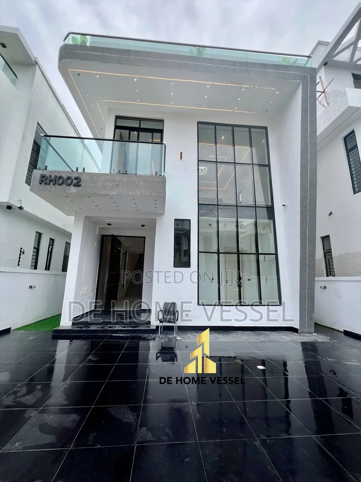 5bdrm Duplex in Chevron for sale in Chevron