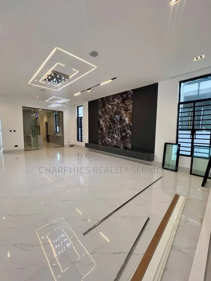 5bdrm Duplex in Chevron for sale in Chevron