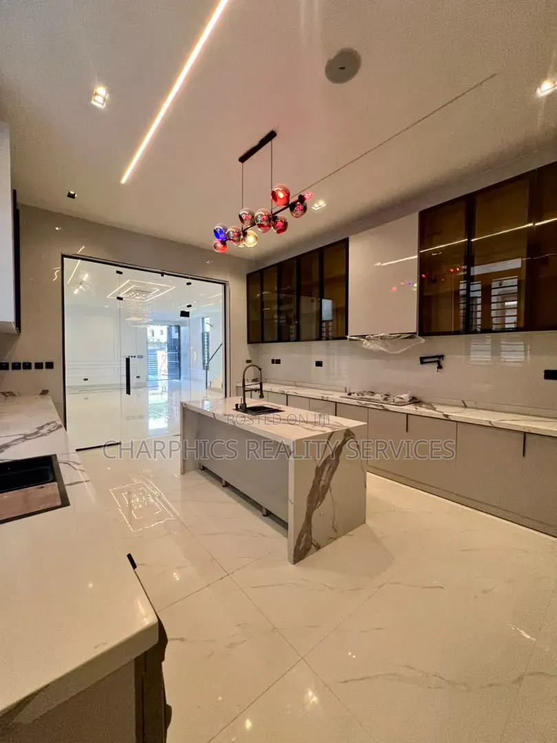 5bdrm Duplex in Chevron for sale in Chevron