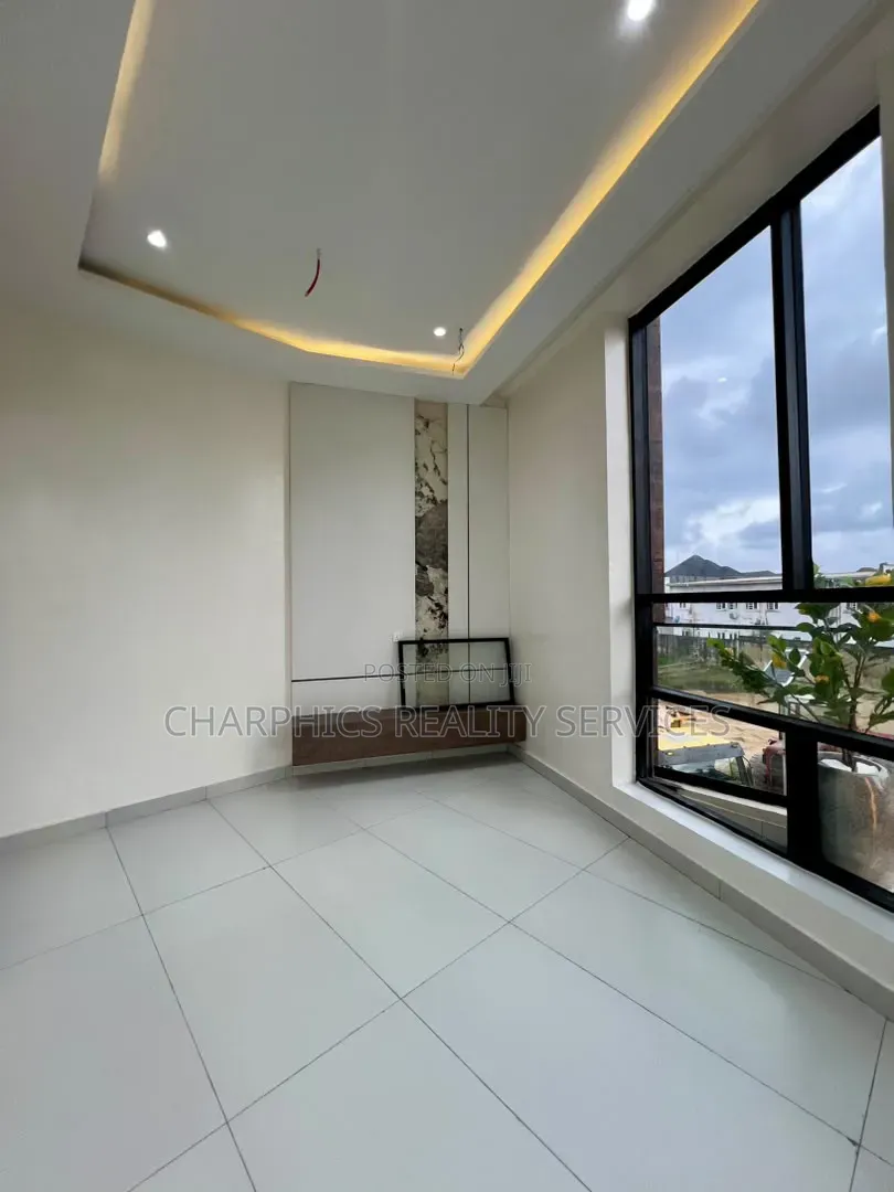 5bdrm Duplex in Lekki Phase 2 for sale in Lekki Phase 2