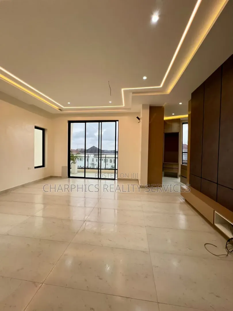 5bdrm Duplex in Lekki Phase 2 for sale in Lekki Phase 2