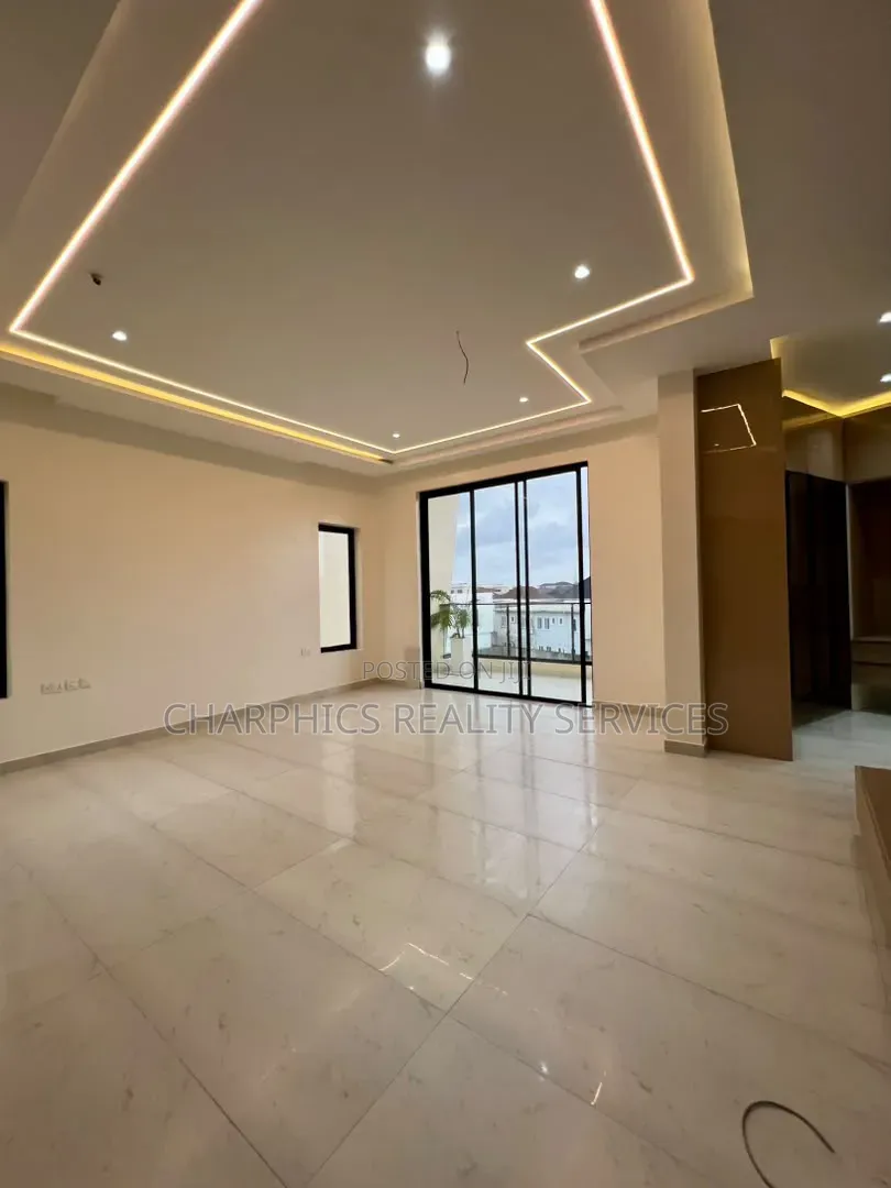 5bdrm Duplex in Lekki Phase 2 for sale in Lekki Phase 2