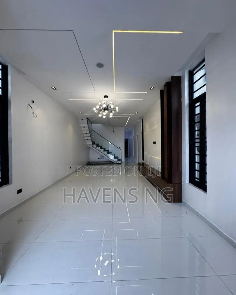 5bdrm Duplex in Lekki Phase 2 for sale in Lekki Phase 2