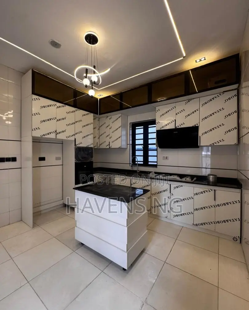 5bdrm Duplex in Lekki Phase 2 for sale in Lekki Phase 2