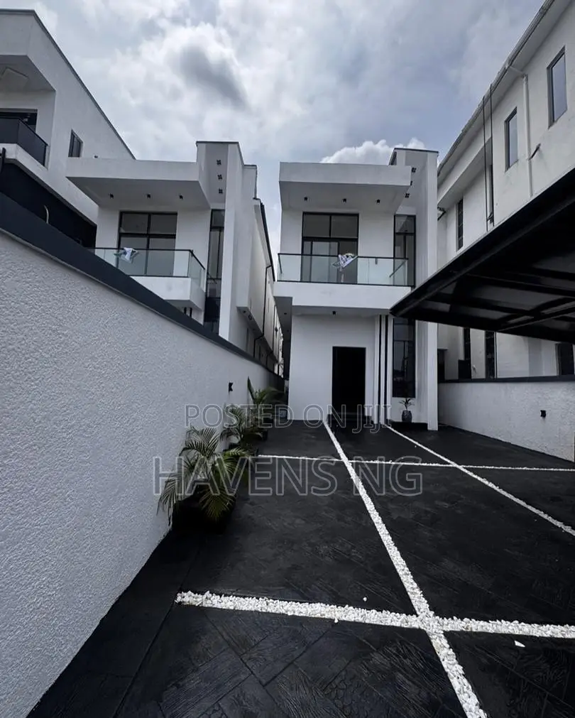5bdrm Duplex in Lekki Phase 2 for sale in Lekki Phase 2