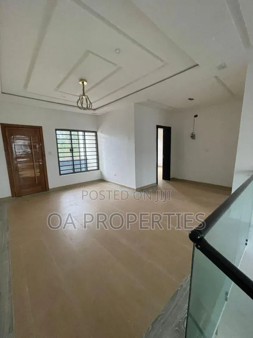 3bdrm Duplex in Carlton Gate Estate for sale in Ibadan