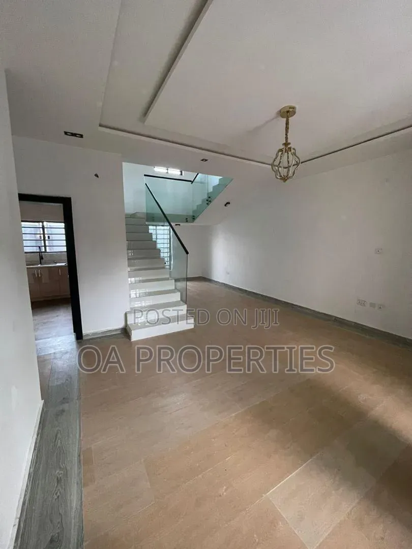 3bdrm Duplex in Carlton Gate Estate for sale in Ibadan