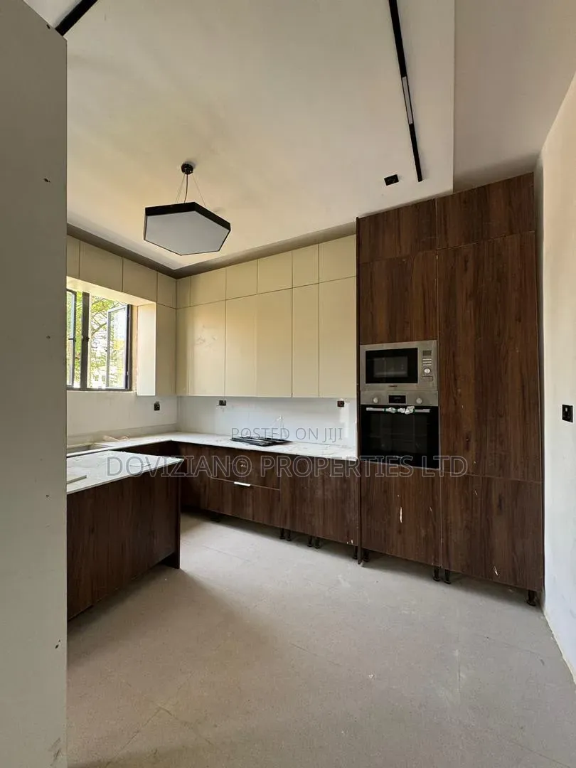 4bdrm Duplex in Parkview Estate for sale in Parkview Estate