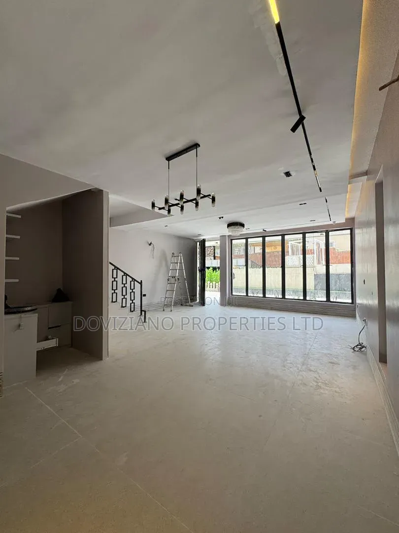 4bdrm Duplex in Parkview Estate for sale in Parkview Estate