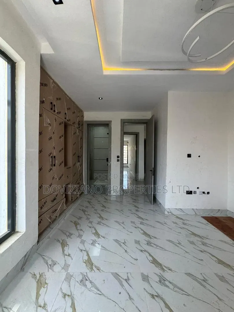 4bdrm Duplex in Parkview Estate for sale in Parkview Estate