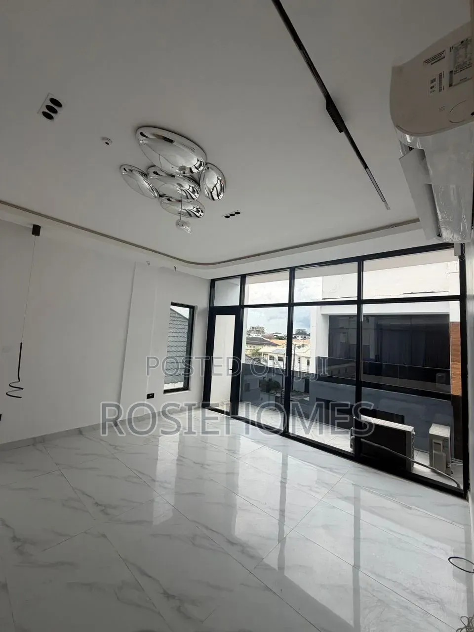 4bdrm Duplex in Lekki Phase 1 for rent in Lekki Phase 1