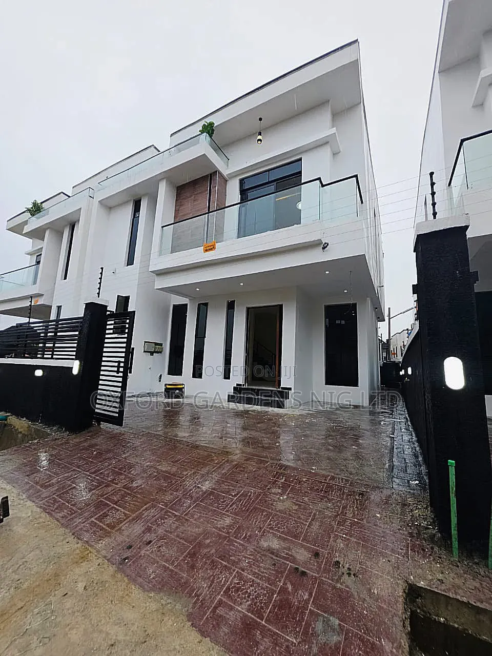 4bdrm Duplex in General Paint, Lekki Phase 2 for sale in Lekki Phase 2