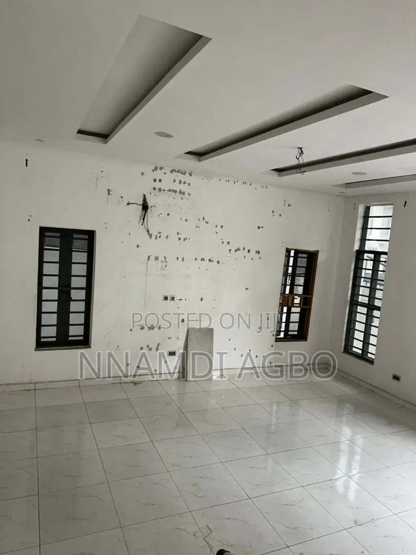 4bdrm Duplex in Chevron for rent in Chevron
