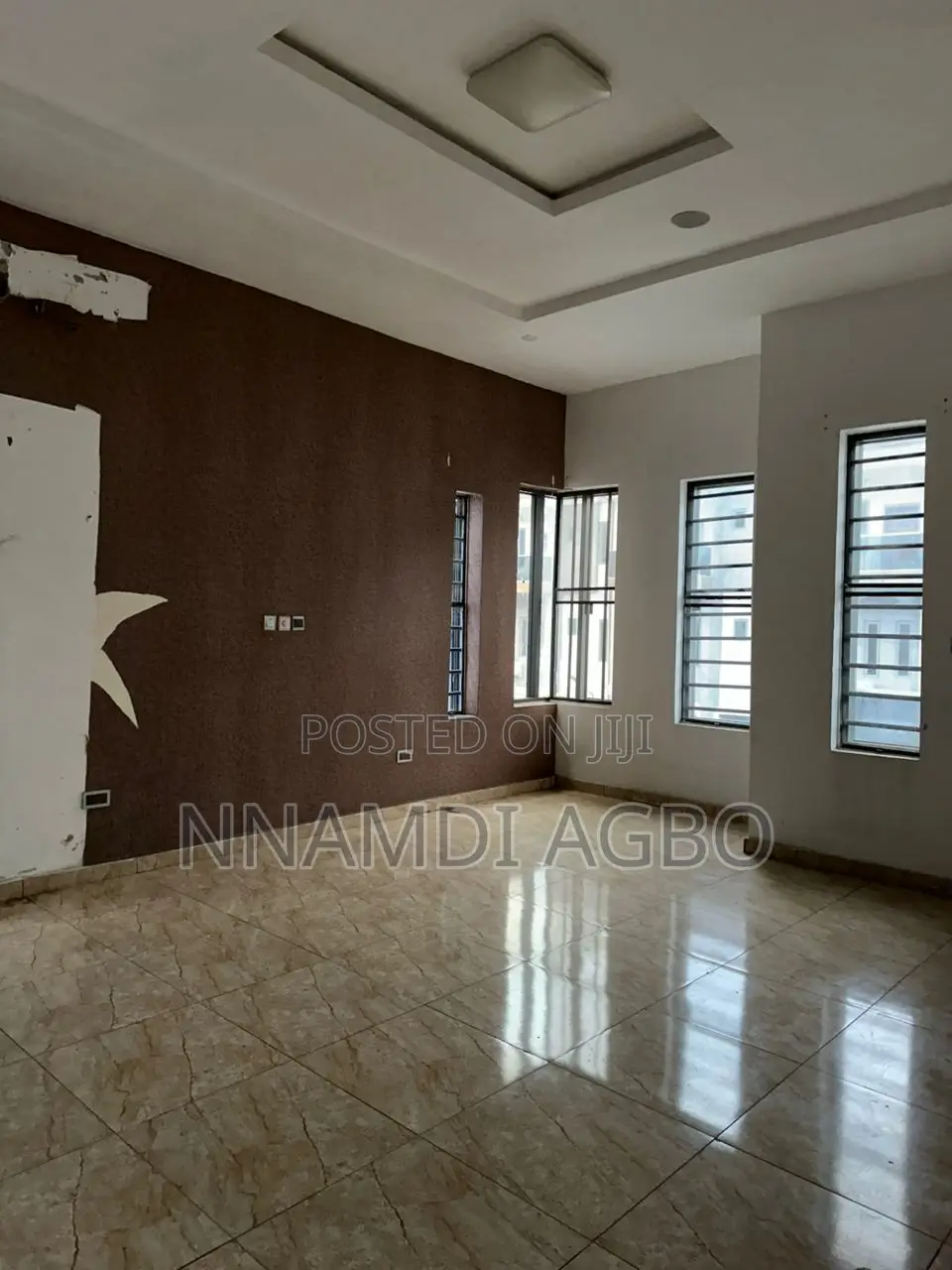 4bdrm Duplex in Chevron for rent in Chevron